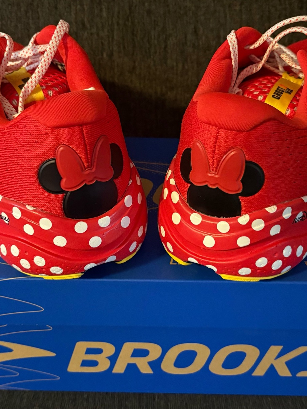 Ghost Max 2 Minnie Mouse Brooks Red and White Polka Dot Running Shoes Collector - Picture 5 of 6
